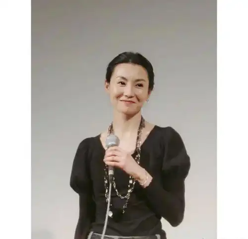 风情万种的影后张曼玉方脸也是大美女
