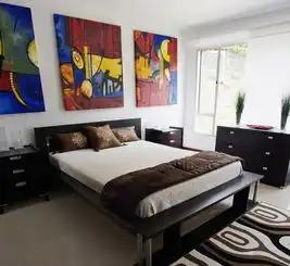 待在卧室的时间几乎花掉了你人生的三分之一,你却总忽视这面墙的重要性
