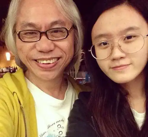 18岁少女爱上58岁老人,当年轰轰烈烈的爷孙恋,如今怎样了
