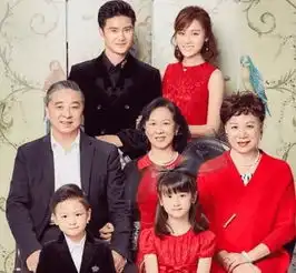 小包总杨烁家庭大片就差一人,叶一茜带森碟拍片几日不见又长高
