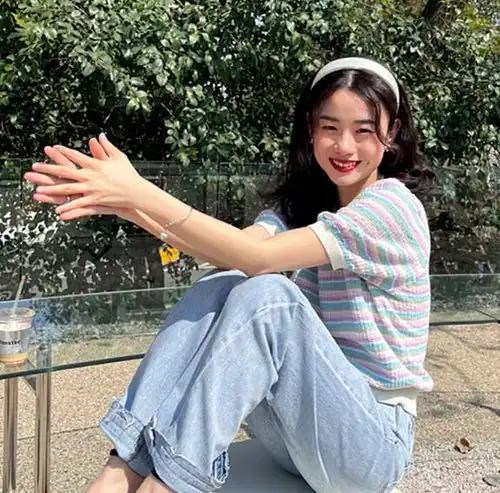 建议4050岁女性,多穿t恤九分裤,时髦高级,别错过了
