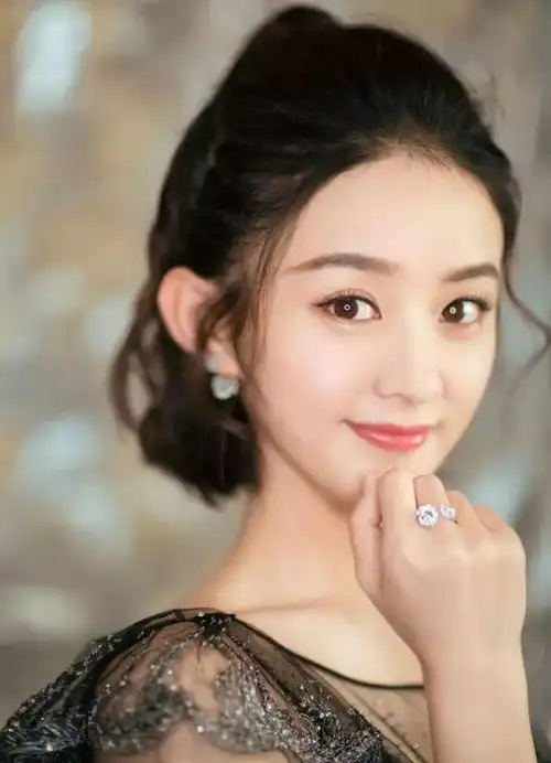 刘雯这款的慵懒卷发,今冬超流行
