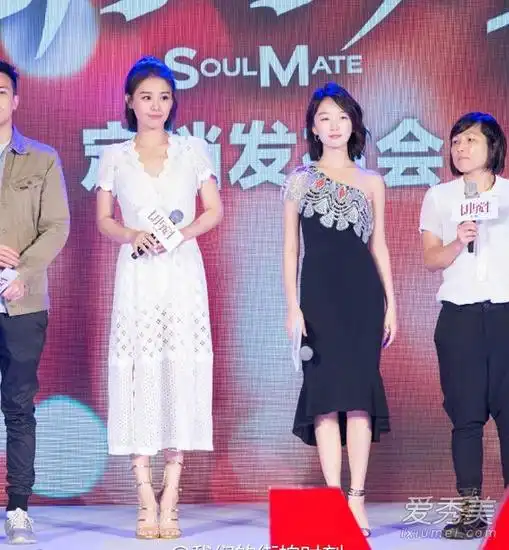 穿衣黑洞变时尚icon赵丽颖唐嫣越来越会穿
