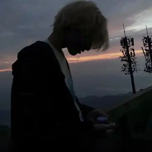 真人男生头像有些相遇就是一场误会失去就该庆幸
