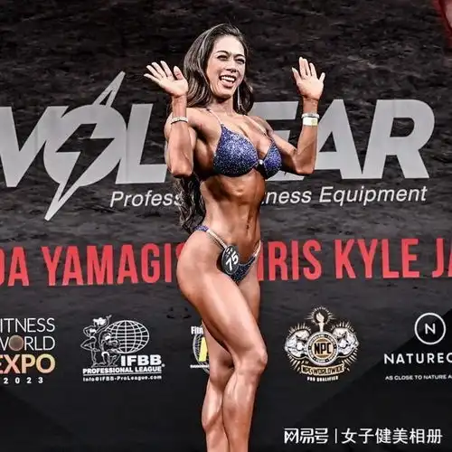 风情万种的成熟女性魅力日本的ifbb职业比基尼选手renaajima
