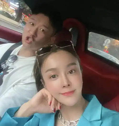 35岁曹云金有新女友,被指撞脸沈梦辰,网友还会有女人看上他
