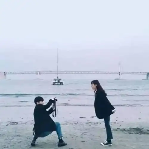 怎么用一半找到情侣头像另一半
