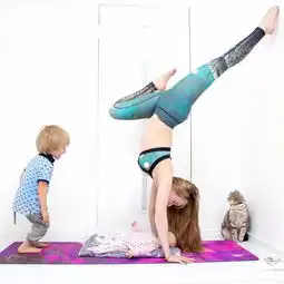 练瑜伽的女神,生娃后不仅身材没变形,反而更美啦
