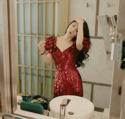 满脸疲惫的杨幂这次不灵了
