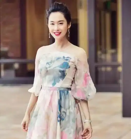 4个吃燕窝的女人加起来186岁,竟这样好看岁月从不败美人
