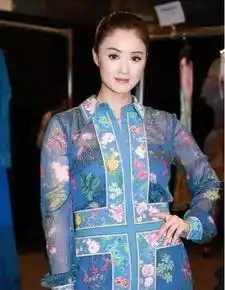 减肥成功的蒋欣比旁边女演员的脸还要小一个号,简直美的不像话
