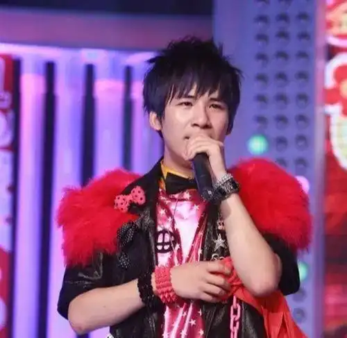 大张伟曝瓜原因是巡回演唱会期间擅自更改演出内容,被处罚5万
