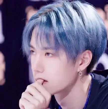 要检验一个人的颜值,你就让她染个蓝头发试试,王一博和iu都试过
