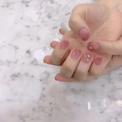 这些过分温柔的美甲,才是直男眼中美甲该有的样子
