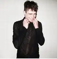 颓废伤痛个性喝酒男生qq头像
