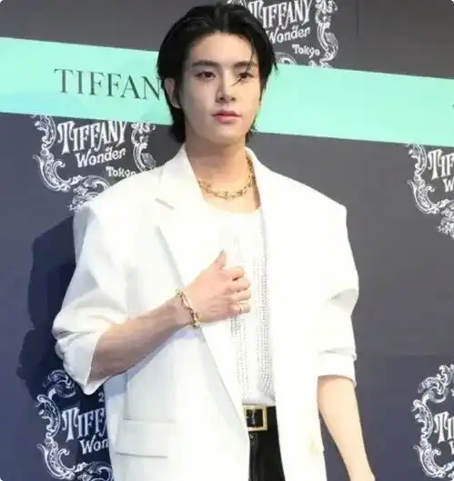 东京红毯日韩女星风情万种,但唐嫣一出场,东方美让全世界惊艳
