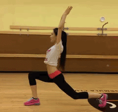 瘦身瑜伽,几个动作也能拉伸出超模的好身材
