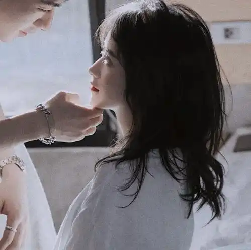 最让男生心动的3瞬间,只要小姐姐主动出击,他没反应算我输
