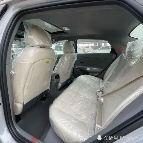 实拍2021年现代伊兰特elantra午夜灰,这尾灯太潇洒了
