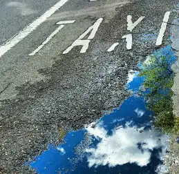 西班牙摄影师水洼中拍最牛城市倒影
