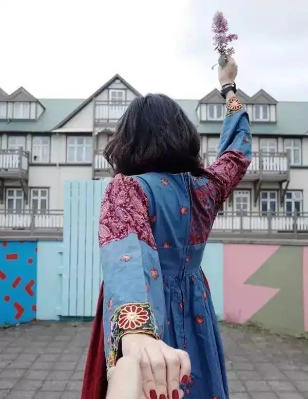 游客照走开,你妨碍我炫朋友圈了
