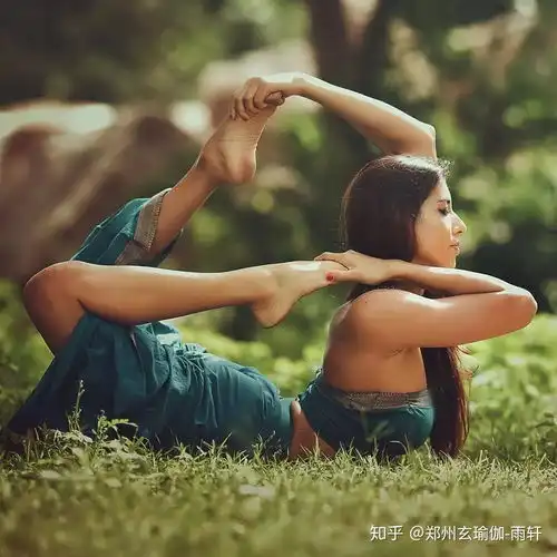 瑜伽人双11除了剁手买买买,就一个字练
