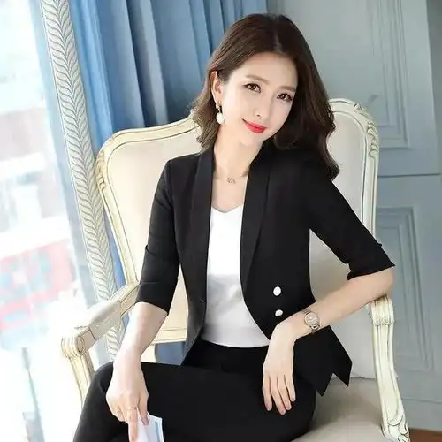 西装美女,端庄优雅
