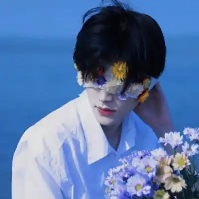 蓝色系又超级温柔的帅气男生真人头像经过了兜兜转转的重逢是场浪漫
