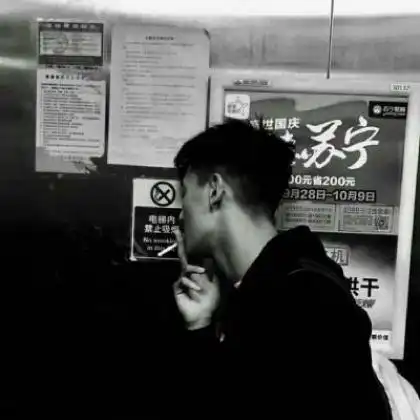 头像男生霸气冷酷,有几张黑白色也有抽烟的
