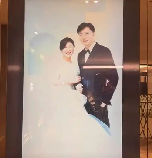 上海主持人陈蕾秘密离婚50岁改嫁帅气教授,林栋甫李泉现身婚礼
