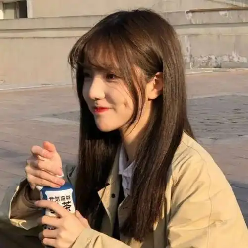 真人女生头像暧昧横行的时代不适合恋爱
