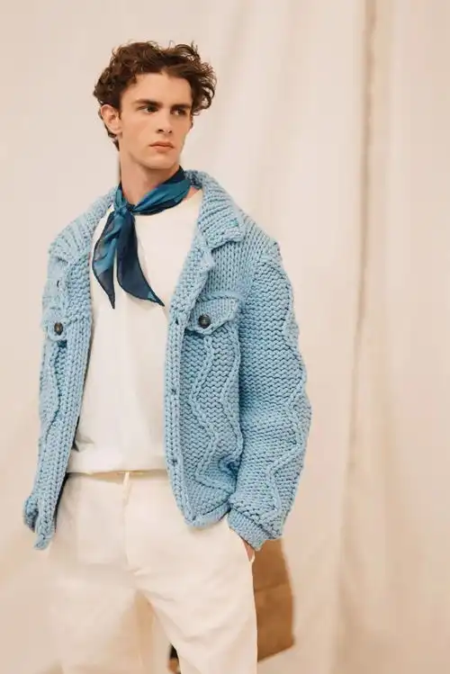 全世界最会挣钱的女人也开始抢男友的衣服了
