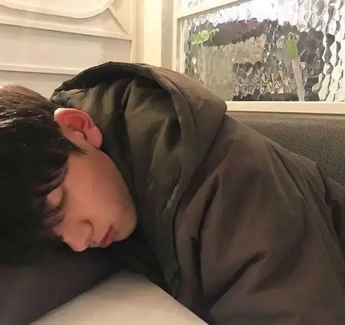 男生头像曾有人说酷酷的男生温柔且善良
