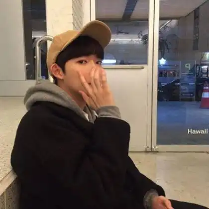 长的特帅气又有点孤傲高冷男头像,自我感觉还不错的
