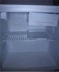 低价转让海尔小冰箱九成新
