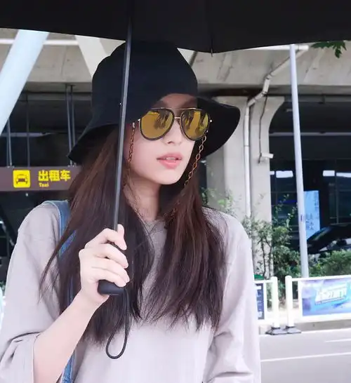女明星纷纷化身美妆博主,但这样东西她们大概不会主动晒....
