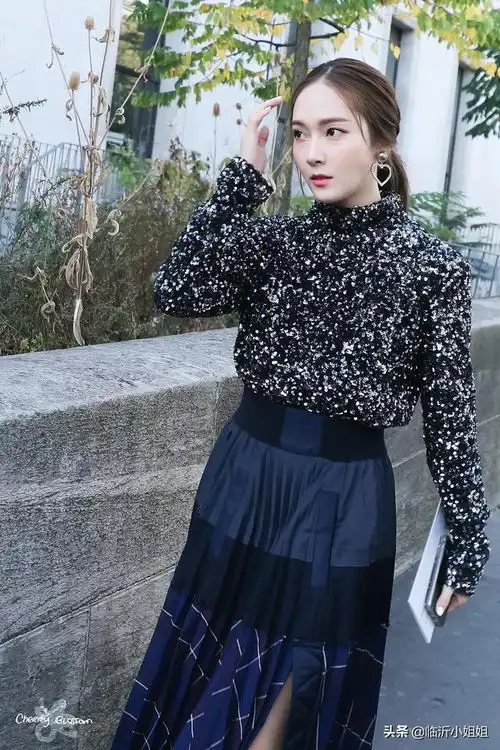 郑秀妍,女团出道的高冷美女,集颜值和才华于一身,太迷人了
