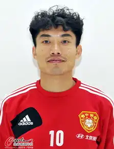 东亚杯幻灯头像之中国男足杨智帅气郑智领军
