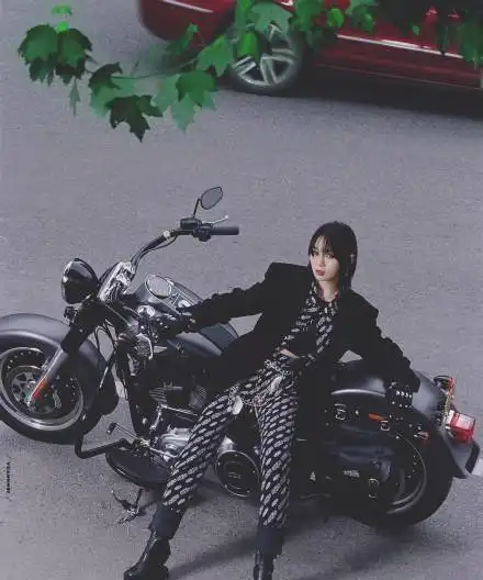 周笔畅新照大秀身材,油头造型和机车比酷,果然身材好乱穿都美

