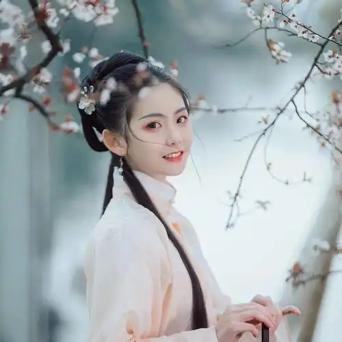 唯美意境古风女生头像自在飞花轻似梦无边丝雨细如愁
