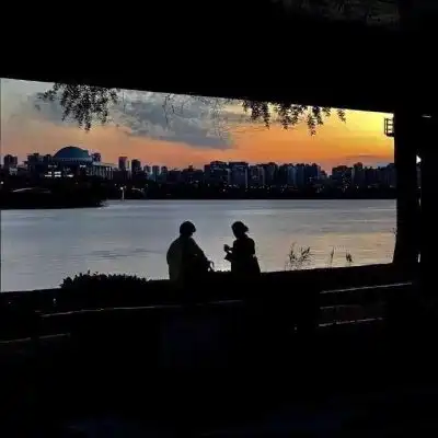 ins朋友圈背景图暗色系
