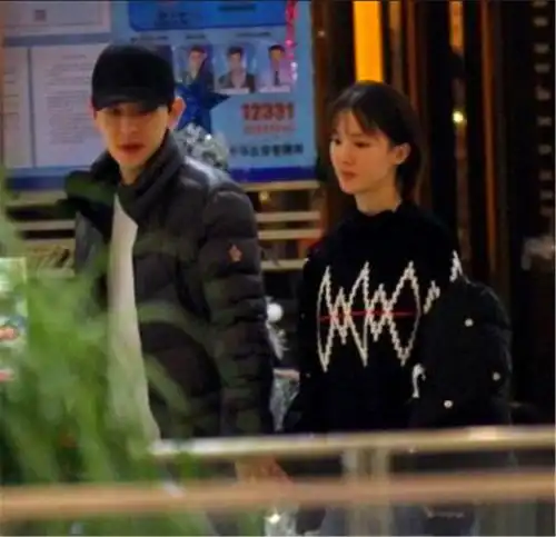 如何看待被疑似当事人金晨点赞,于正长文揭秘娱乐圈
