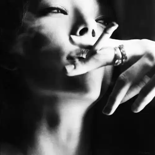 探索摄影中的情感深度j.borodina的艺术道与灵魂伴侣的哲学
