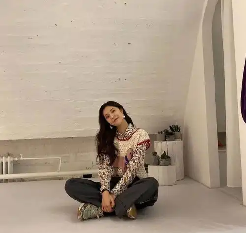 20岁吴磊意外撞衫24岁宋妍霏,同穿复古风gucci,谁演绎得更好
