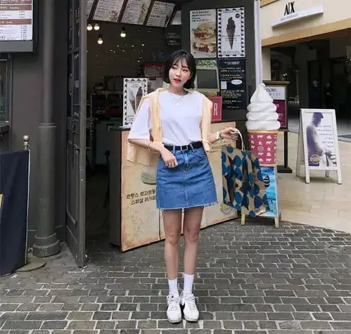 白色t恤新穿法这样穿才有夏日气息
