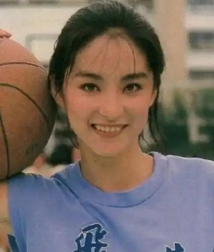 风情万种的林青霞,竟痴恋他整18年,比梁朝伟张曼玉的故事更凄婉
