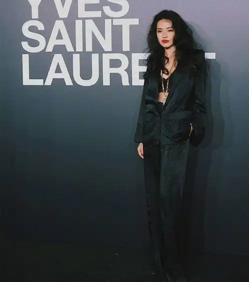 披头散发走红毯很扣分刘浩存却凹出原生美女感,舒淇也慵懒高级
