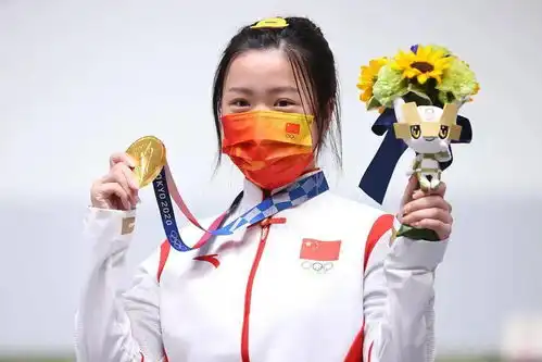双金临门中国队斩获东京奥运会首金举重首金

