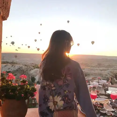 超美背影女生头像
