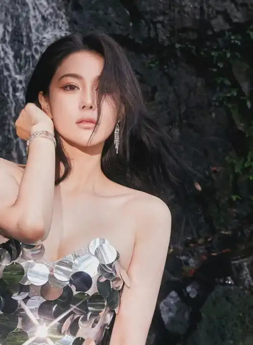 十大年轻貌美的性感女神高颜值魔鬼身材风情万种
